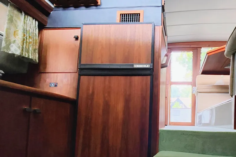 Slide: The Image of Bayliner 3818 Motoryacht 1988 - 33