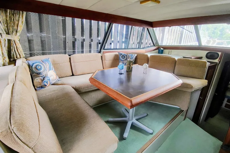 Slide: The Image of Bayliner 3818 Motoryacht 1988 - 22