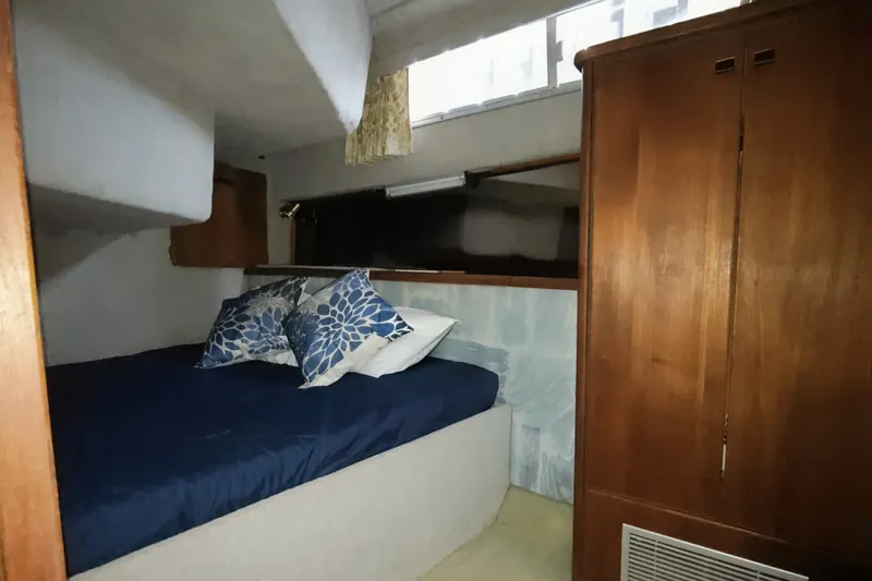 Slide: The Image of Bayliner 3818 Motoryacht 1988 - 36