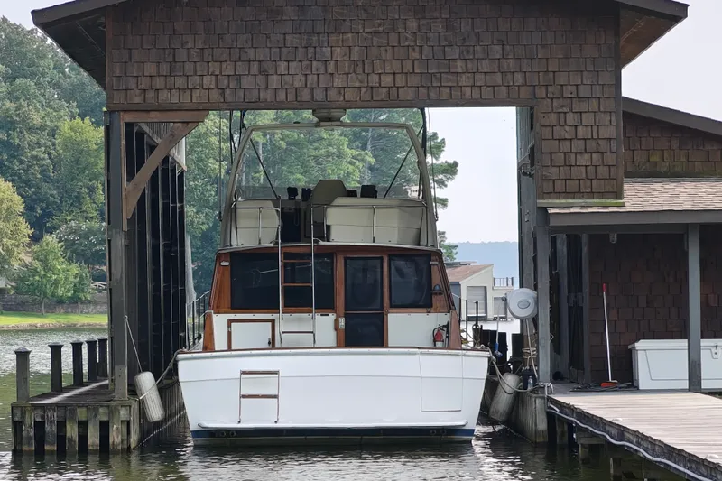 Slide: The Image of Bayliner 3818 Motoryacht 1988 - 5