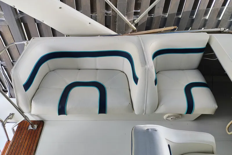 Slide: The Image of Bayliner 3818 Motoryacht 1988 - 17