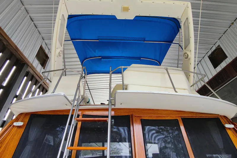 Slide: The Image of Bayliner 3818 Motoryacht 1988 - 11