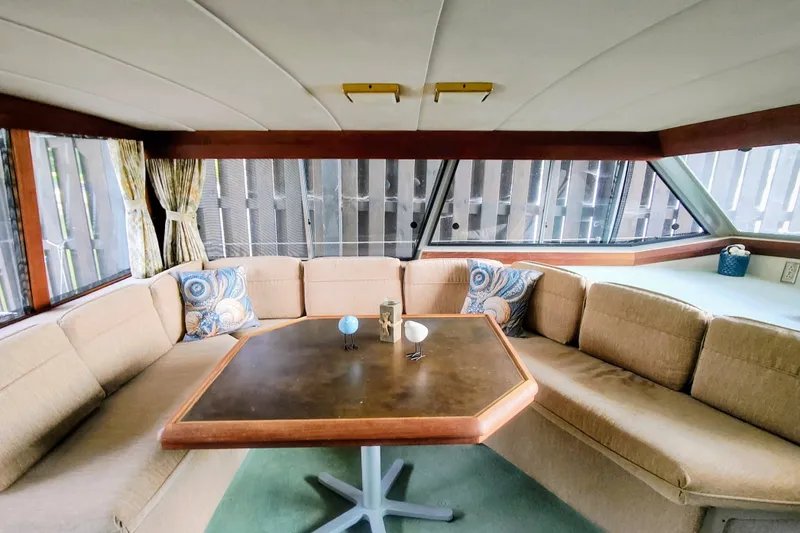 Slide: The Image of Bayliner 3818 Motoryacht 1988 - 21
