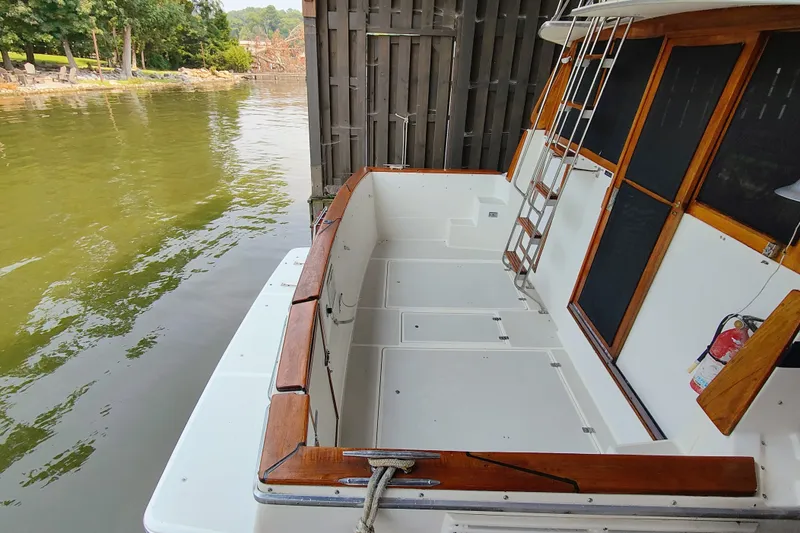 Slide: The Image of Bayliner 3818 Motoryacht 1988 - 9