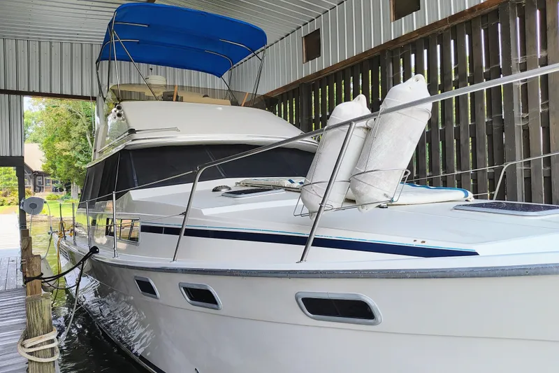 The Image of Bayliner 3818 Motoryacht 1988 - 1