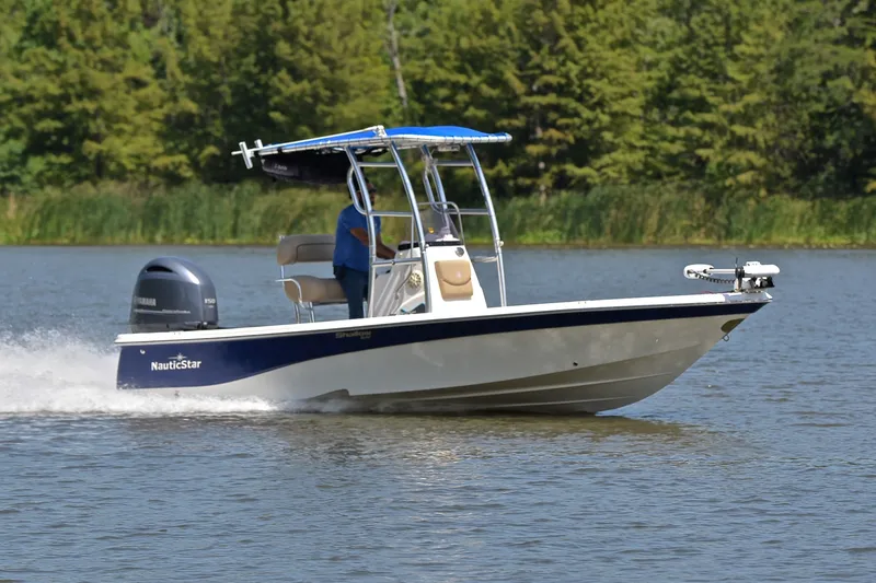 The Image of 2019 NauticStar 215 XTS Shallow Bay boat cruising on a lake. - 1