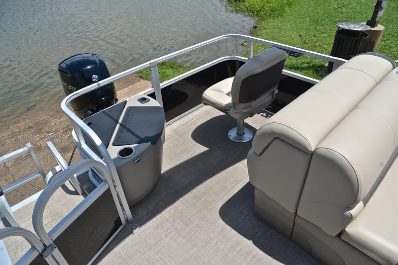 Slide: The Image of 2022 Sun Tracker Fishin' Barge 20 DLX pontoon boat interior with seating and fishing station. - 23