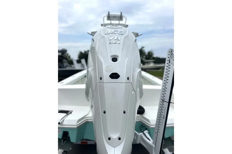 Slide: The Image of 2027 Pathfinder 2700 Tournament boat with powerful V8 engine, rear view. - 25