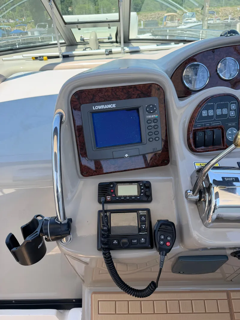 Slide: The Image of Sea Ray Sundancer 320 2006 - 9