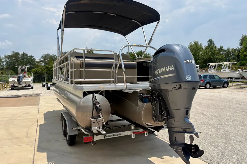 Slide: The Image of 2023 Sweetwater 2286 FSL pontoon boat with Yamaha 200 engine on trailer. - 8