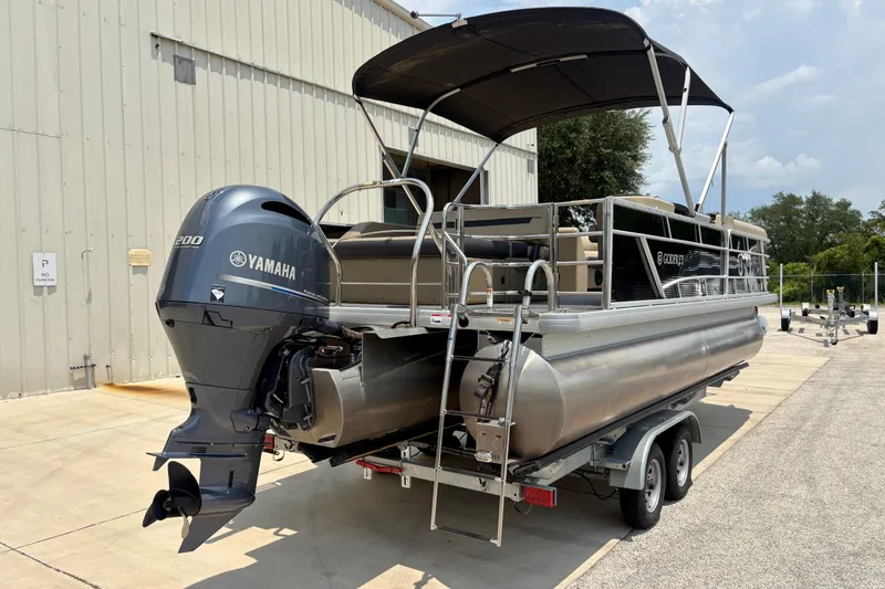 Slide: The Image of 2023 Sweetwater 2286 FSL pontoon boat with Yamaha engine on trailer. - 9