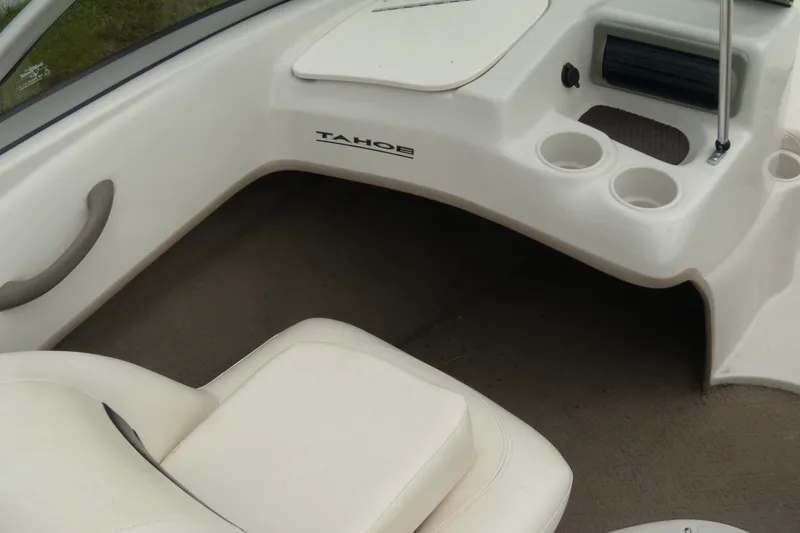 Slide: The Image of 2008 Tahoe Q4 SF boat interior with seating and cup holders. - 7