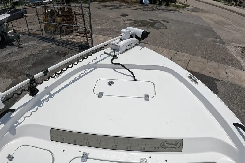 Slide: The Image of Bow view of 2026 Seahunt BX25FS boat with trolling motor and measurement scale. - 16