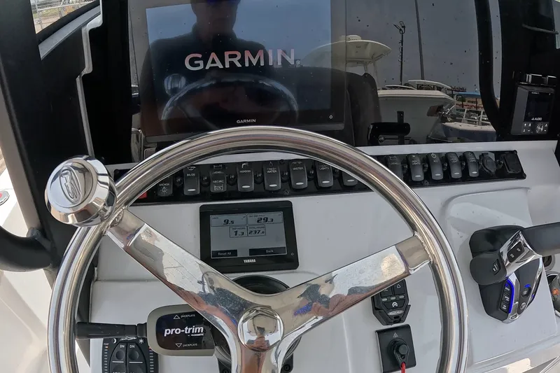 Slide: The Image of Steering console of 2026 Seahunt BX25FS boat with Garmin navigation display. - 7