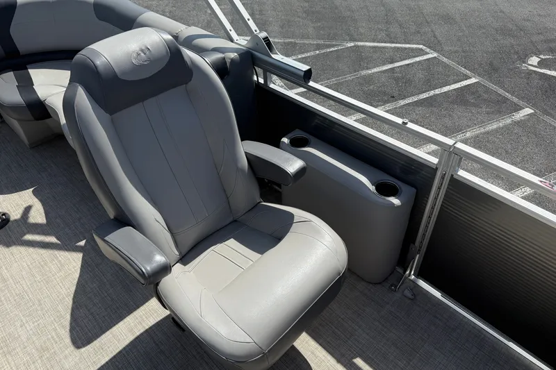 Slide: The Image of 2019 Crestliner 200 Rally DX CWDH boat seat with armrests and cup holders. - 11
