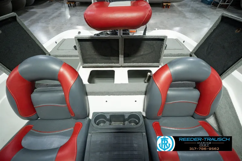 Slide: The Image of Interior of a 1998 Nitro 700 LX SC boat with red and gray seating. - 25