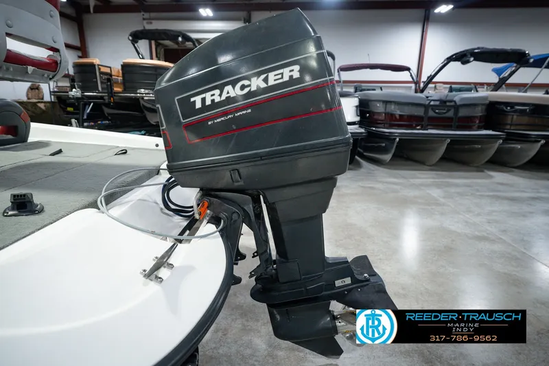 Slide: The Image of Outboard motor on a 1998 Nitro 700 LX SC boat in a showroom. - 47