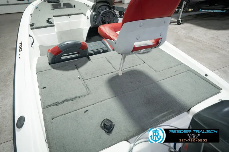 Slide: The Image of 1998 Nitro 700 LX SC boat interior with red seats and gray carpet. - 16