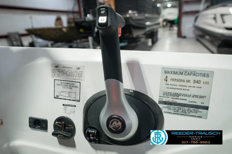 Slide: The Image of Control panel of a 1998 Nitro 700 LX SC boat with capacity details. - 39