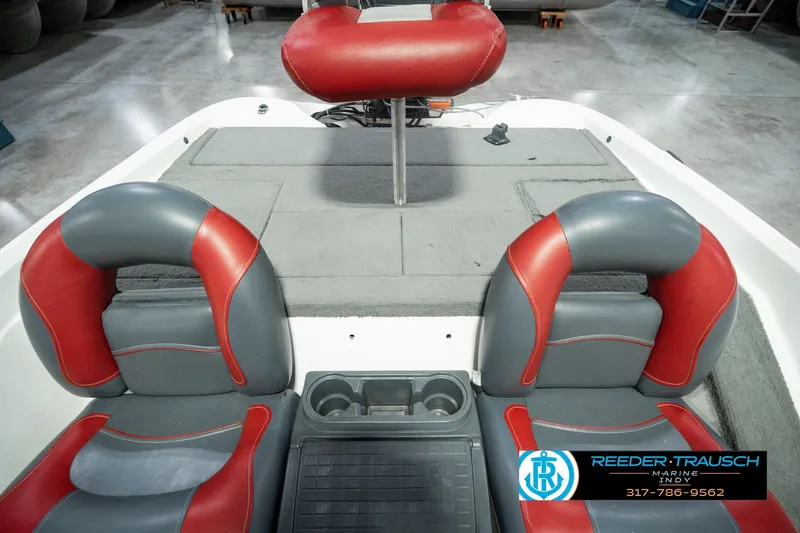 Slide: The Image of Interior of a 1998 Nitro 700 LX SC boat with red and gray seating. - 24