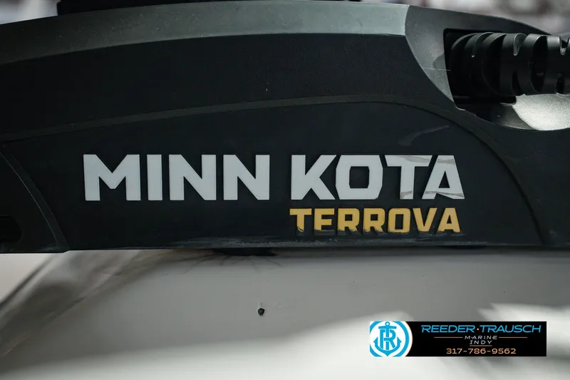 Slide: The Image of Minn Kota Terrova motor on 1998 Nitro 700 LX SC boat, Reeder Trausch Marine logo visible. - 52