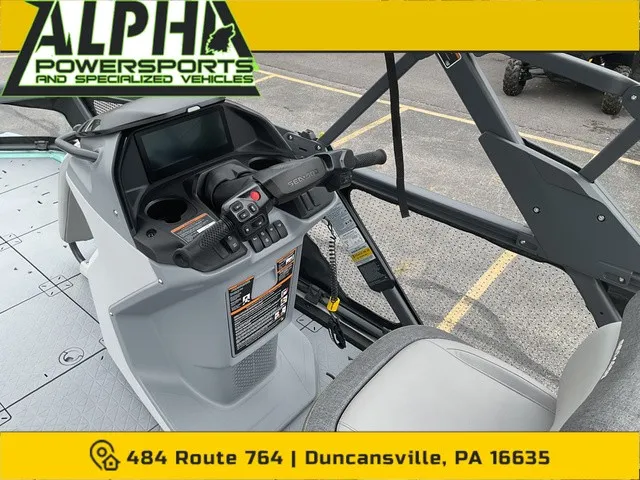 Slide: The Image of Sea-Doo SWITCH SPORT 18 FT 300 HP TECH PKG 2026 - 5