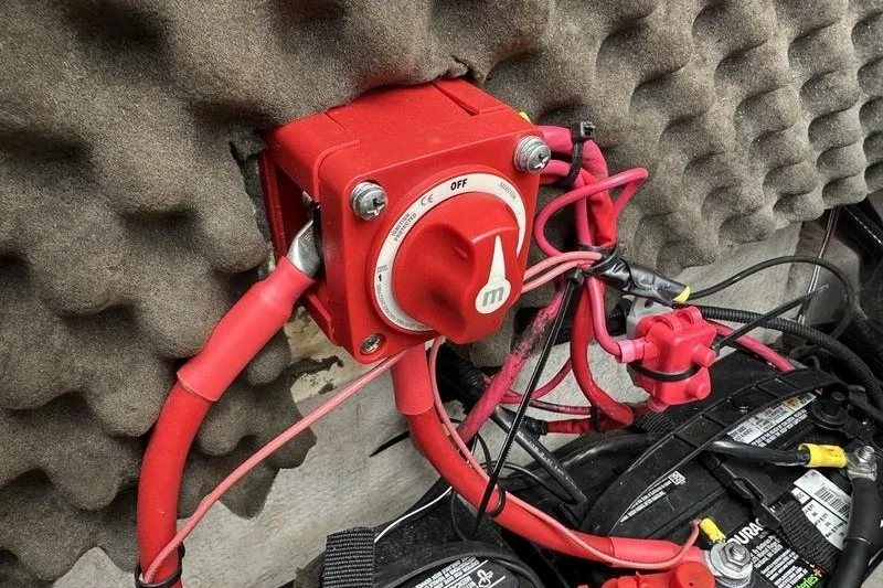 Slide: The Image of Red battery switch and wiring in a 2008 Tahoe Q6 Sport boat. - 24