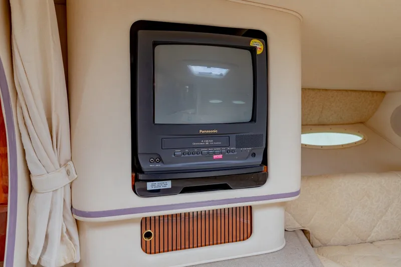 Slide: The Image of 2001 Sea Ray Sundancer 310 interior with Panasonic TV and cozy seating area. - 28