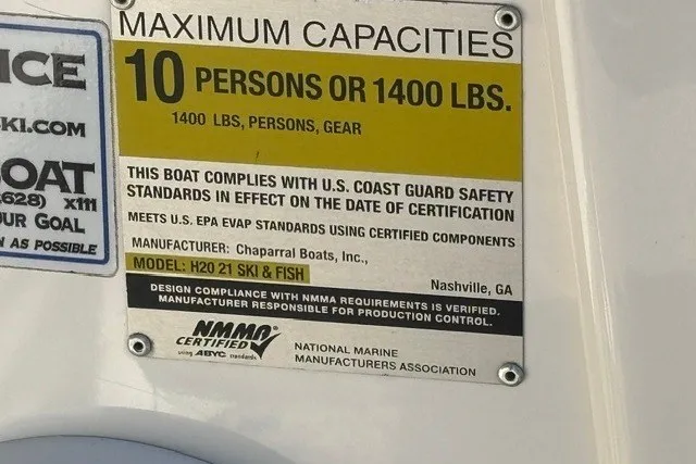 Slide: The Image of Capacity label for 2015 Chaparral 21 SSi Ski & Fish, max 10 persons or 1400 lbs. - 25