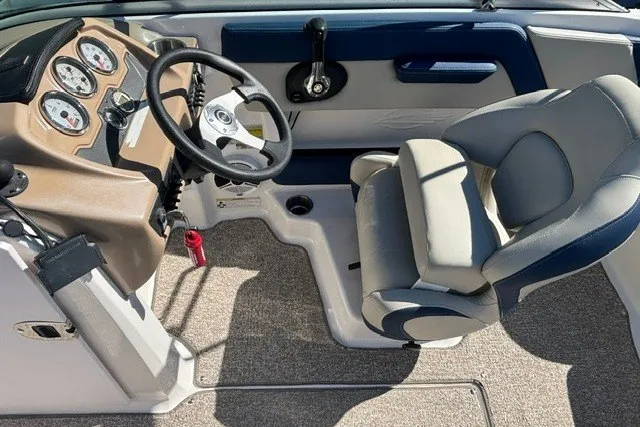 Slide: The Image of 2015 Chaparral 21 SSi Ski & Fish boat interior with steering wheel and captain's chair. - 10