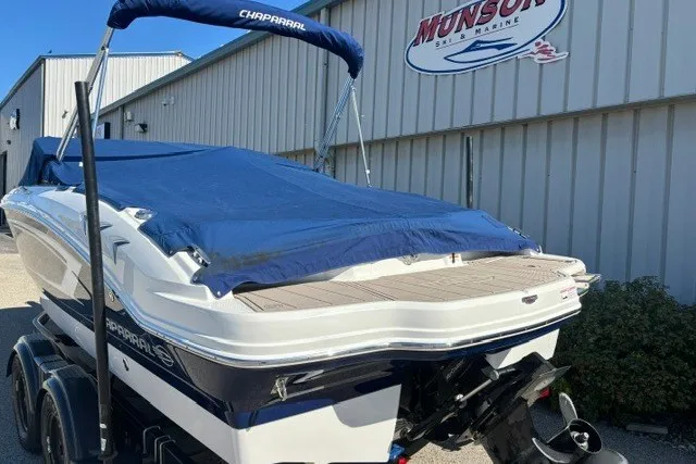 Slide: The Image of 2015 Chaparral 21 SSi Ski & Fish boat with blue cover at Munson Ski & Marine. - 26