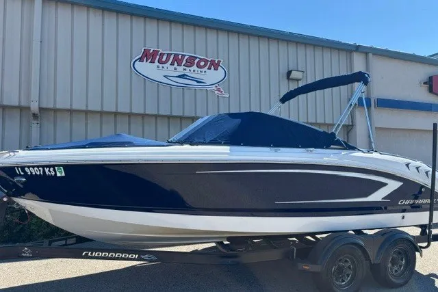 Slide: The Image of 2015 Chaparral 21 SSi Ski & Fish boat on trailer at Munson Ski & Marine dealership. - 7