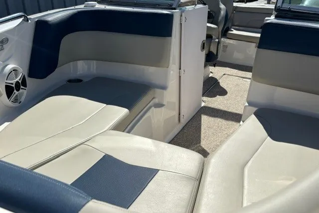Slide: The Image of Interior of a 2015 Chaparral 21 SSi Ski & Fish boat with cushioned seating. - 13