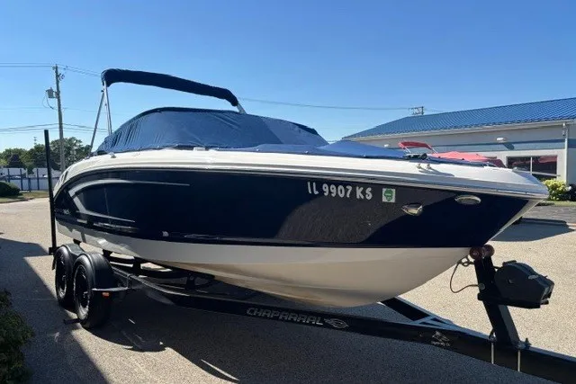 Slide: The Image of 2015 Chaparral 21 SSi Ski & Fish boat on trailer, parked outdoors. - 5