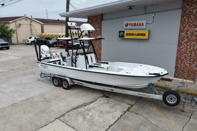 The Image of 2023 Canyon Bay 28h boat on trailer, parked outside Yamaha dealership. - 0