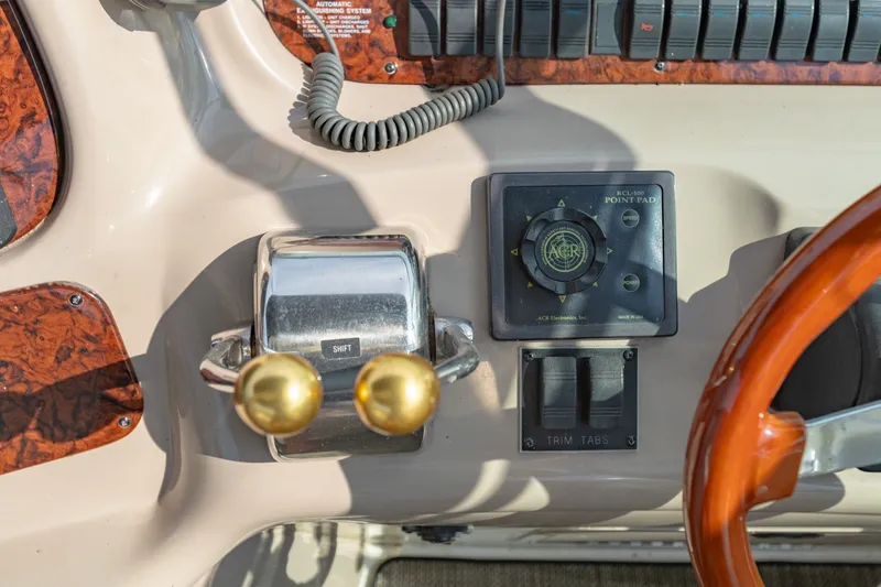 Slide: The Image of Control panel of a 2000 Sea Ray 410 Sundancer boat with steering wheel and throttle. - 34