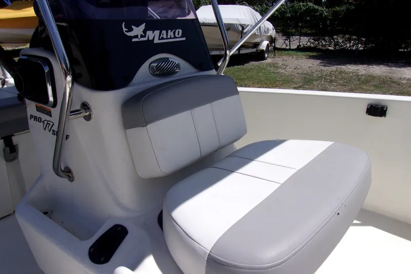 Slide: The Image of 2019 Mako Pro Skiff 17 CC boat seat and console detail. - 8