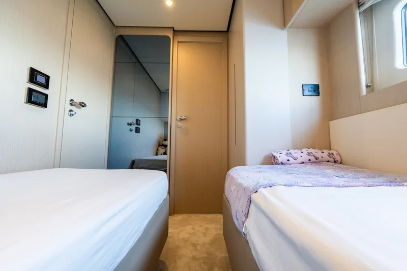 Slide: The Image of Interior of 2023 Azimut Fly 68 yacht cabin with twin beds and modern decor. - 38