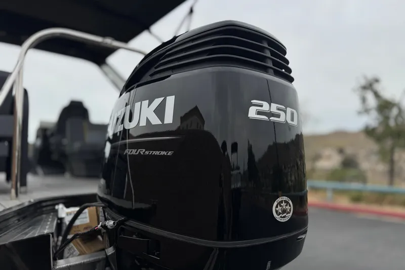 Slide: The Image of 2025 Manitou EXPLORE 24 with Suzuki 250 four-stroke outboard motor. - 8