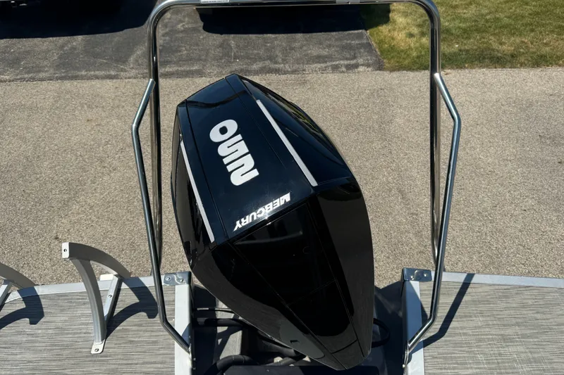Slide: The Image of 2023 Bennington 23 LX STERN RADIUS with Mercury outboard motor, viewed from above. - 30