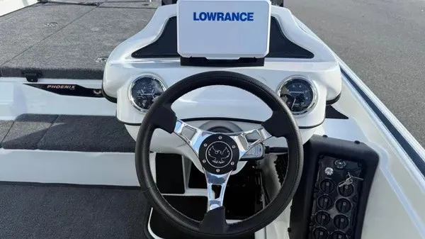 Slide: The Image of The image shows the cockpit of a Phoenix 721 ZXL boat with a Lowrance screen. - 21