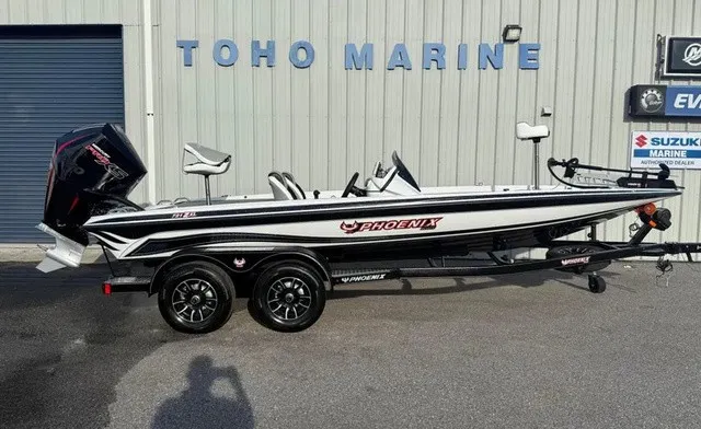 The Image of A 2027 Phoenix 721 ZXL on a trailer in front of a building labeled "TOHO MARINE." - 1