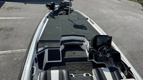 Slide: The Image of Skeeter FXR20 FLEX 2026 - 12