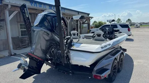 Slide: The Image of Skeeter FXR20 FLEX 2026 - 21