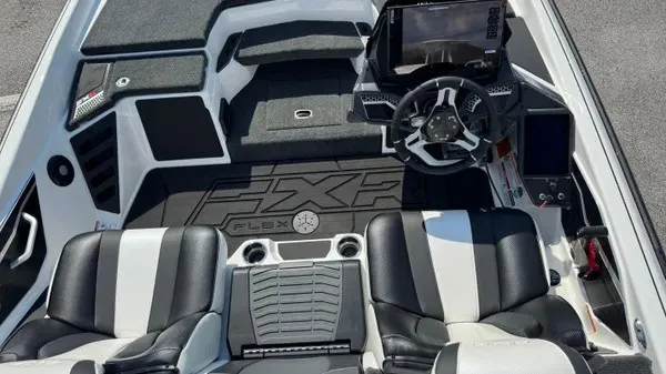 Slide: The Image of Skeeter FXR20 FLEX 2026 - 10