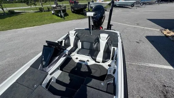 Slide: The Image of Skeeter FXR20 FLEX 2026 - 8
