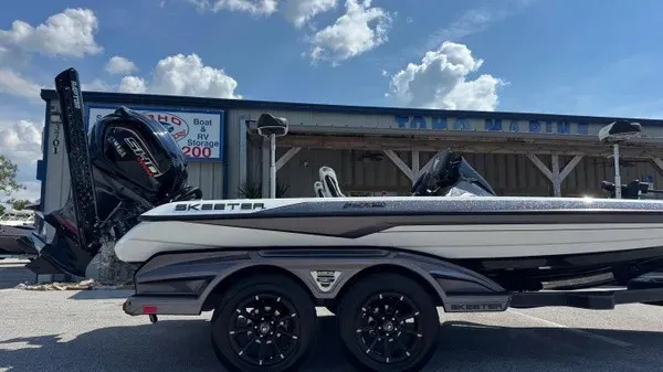 Slide: The Image of Skeeter FXR20 FLEX 2026 - 2