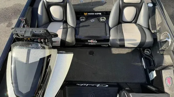 Slide: The Image of The image shows the cockpit of a Ranger Z118 Comanche boat with two padded seats. - 14