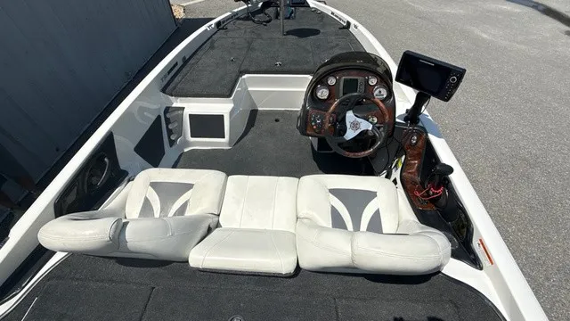 Slide: The Image of The image shows the cockpit of a 2005 Ranger 520 VX Comanche. It features white seats and a modern dashboard with a screen. - 14