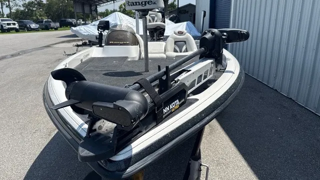 Slide: The Image of 2005 Ranger 520 VX Comanche with Minn Kota trolling motor - 8